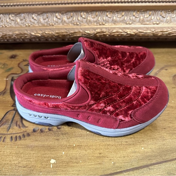 Easy Spirit Traveltime 567 Women's Burgundy Dark Red Slip on